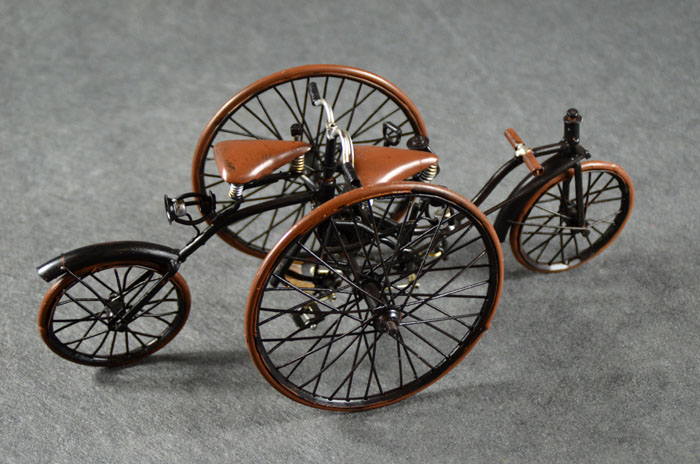 1855年四轮脚踏车模型